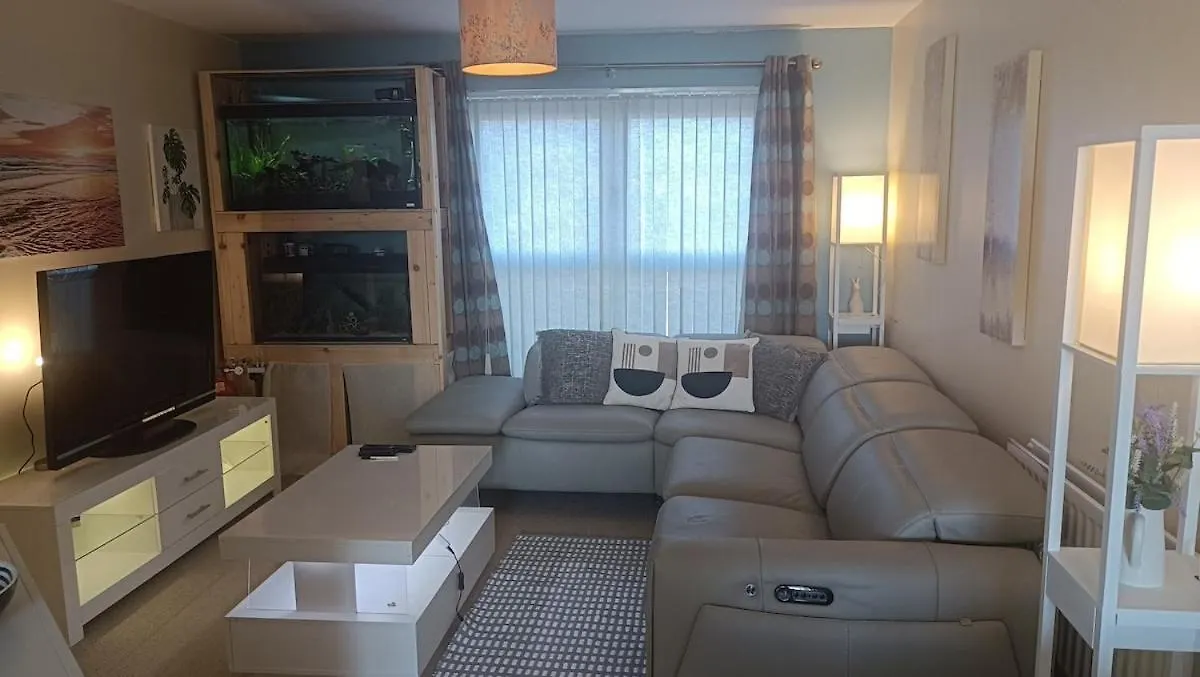 Spacious Cheltenham Flat With Free Allocated Parking