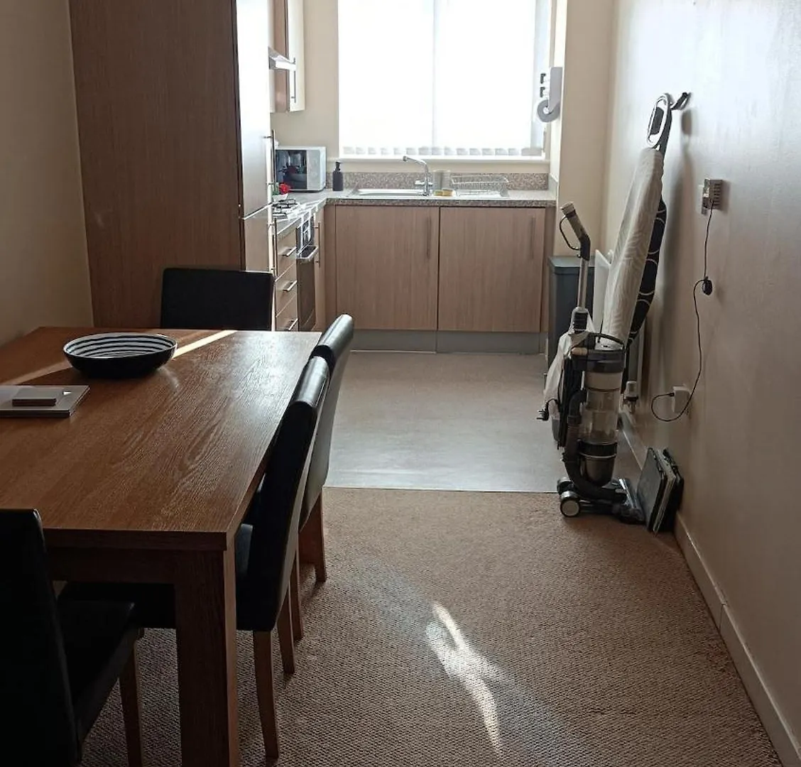 Spacious Cheltenham Flat With Free Allocated Parking Apartment