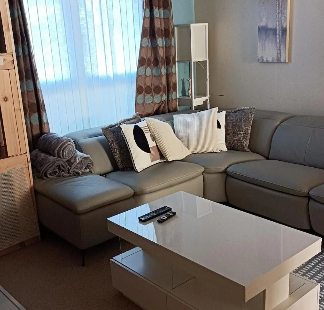 Spacious Cheltenham Flat With Free Allocated Parking