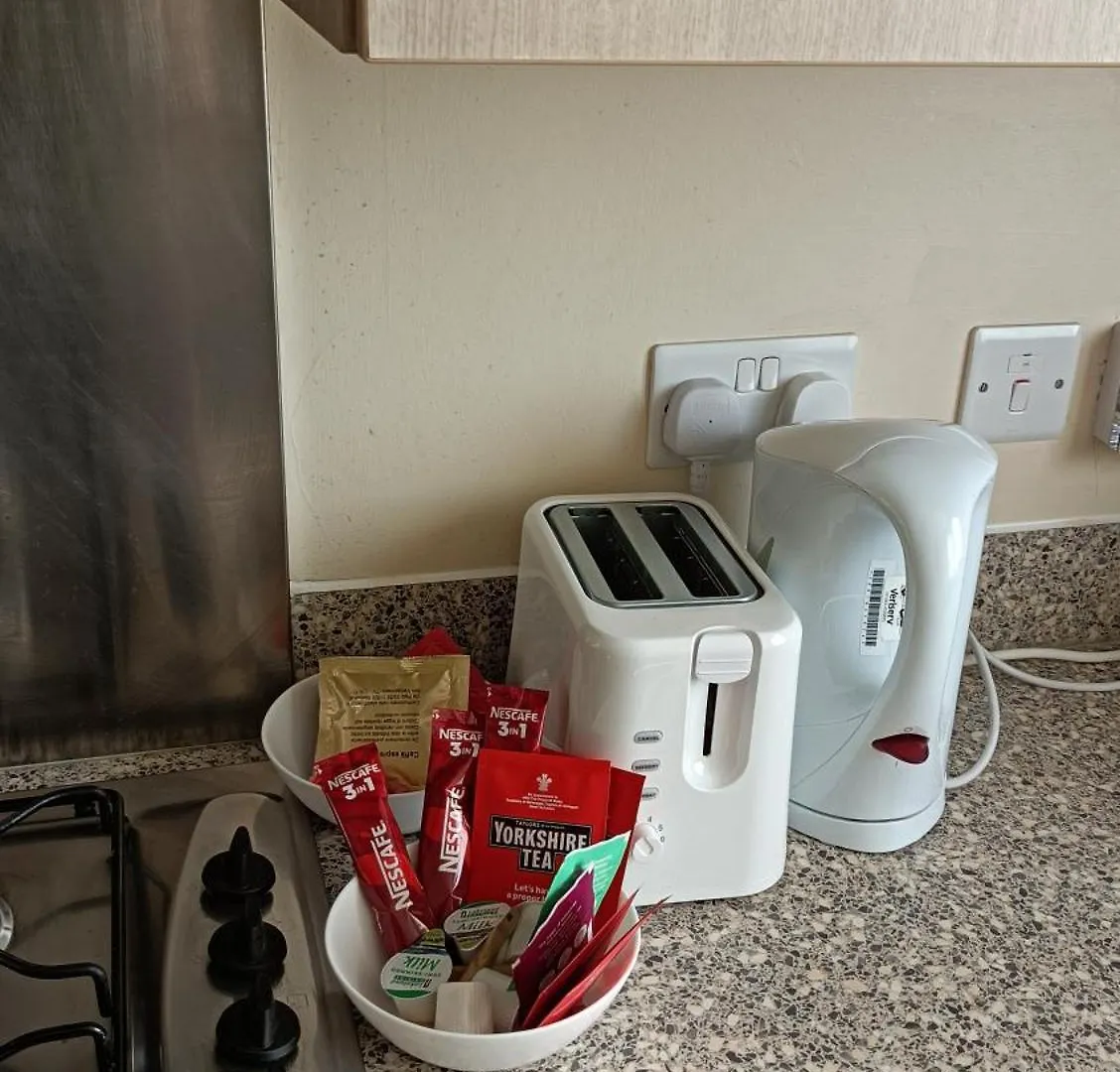 Apartment Spacious Cheltenham Flat With Free Allocated Parking